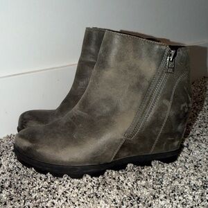 Sorel Gray Leather Wedge Booties Women’s Size 9